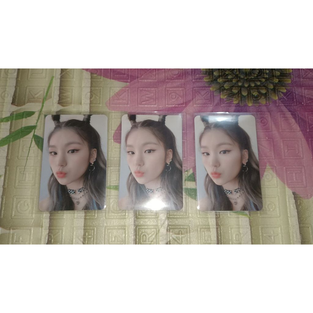 YEJI ITZY ICY POUT PHOTOCARD OFFICIAL