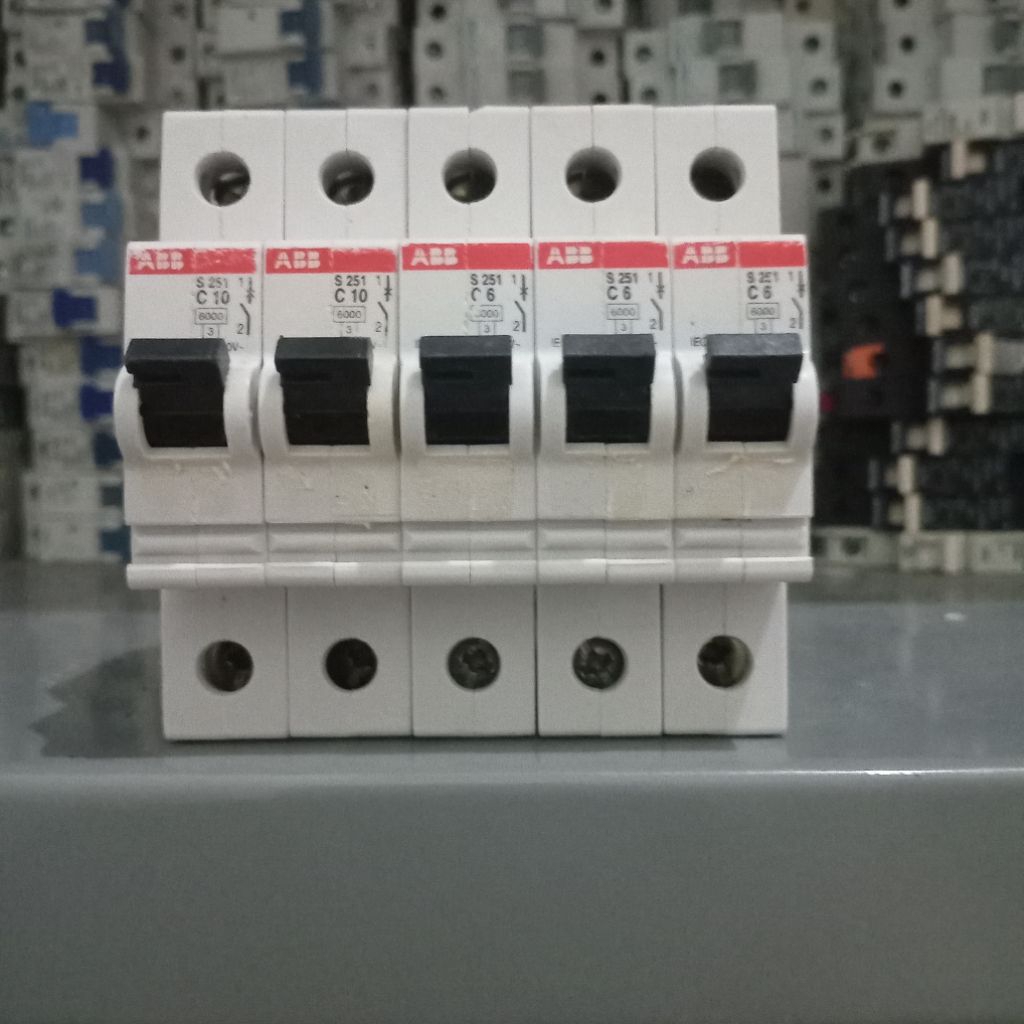 mcb abb 6a 10a seduai gambar