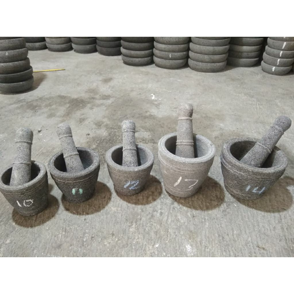 lumpang, tumbukan batu asli muntilan ukuran 12cm plus alu satu set kualitas SUPER