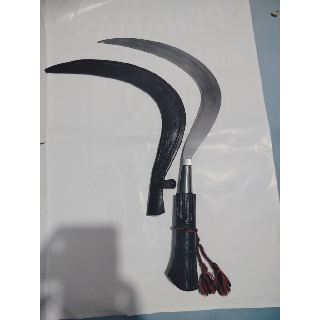 Arit model takabuh lengkap sarung kulitnya khas madura