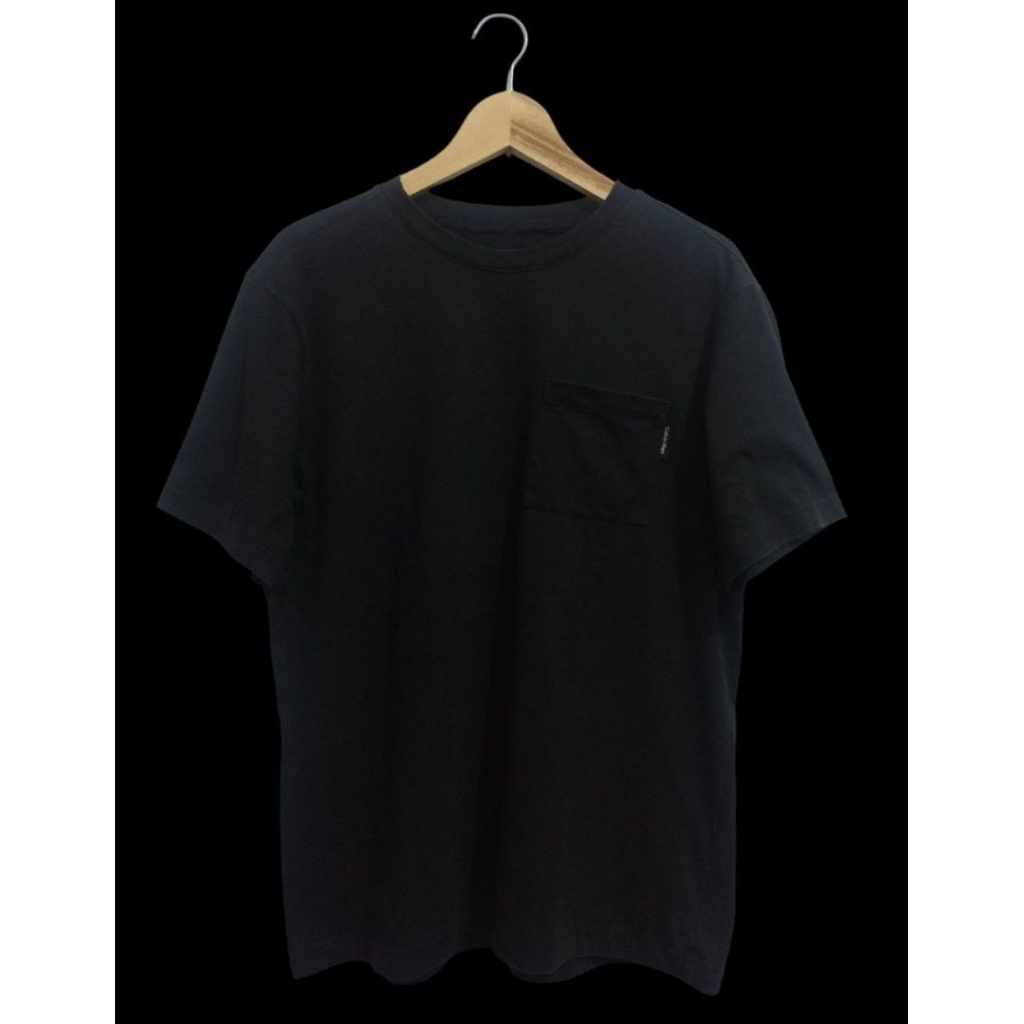 preloved kaos t-shirt pocket ck Calvin Klein hitam sz M fit L (112-114x68)