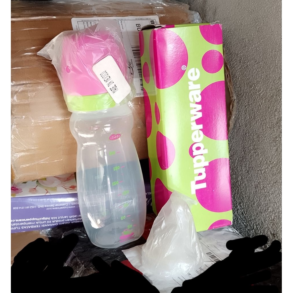Dot bayi 240ml + Nipple.. Made in Mexico Limited edition Tupperware