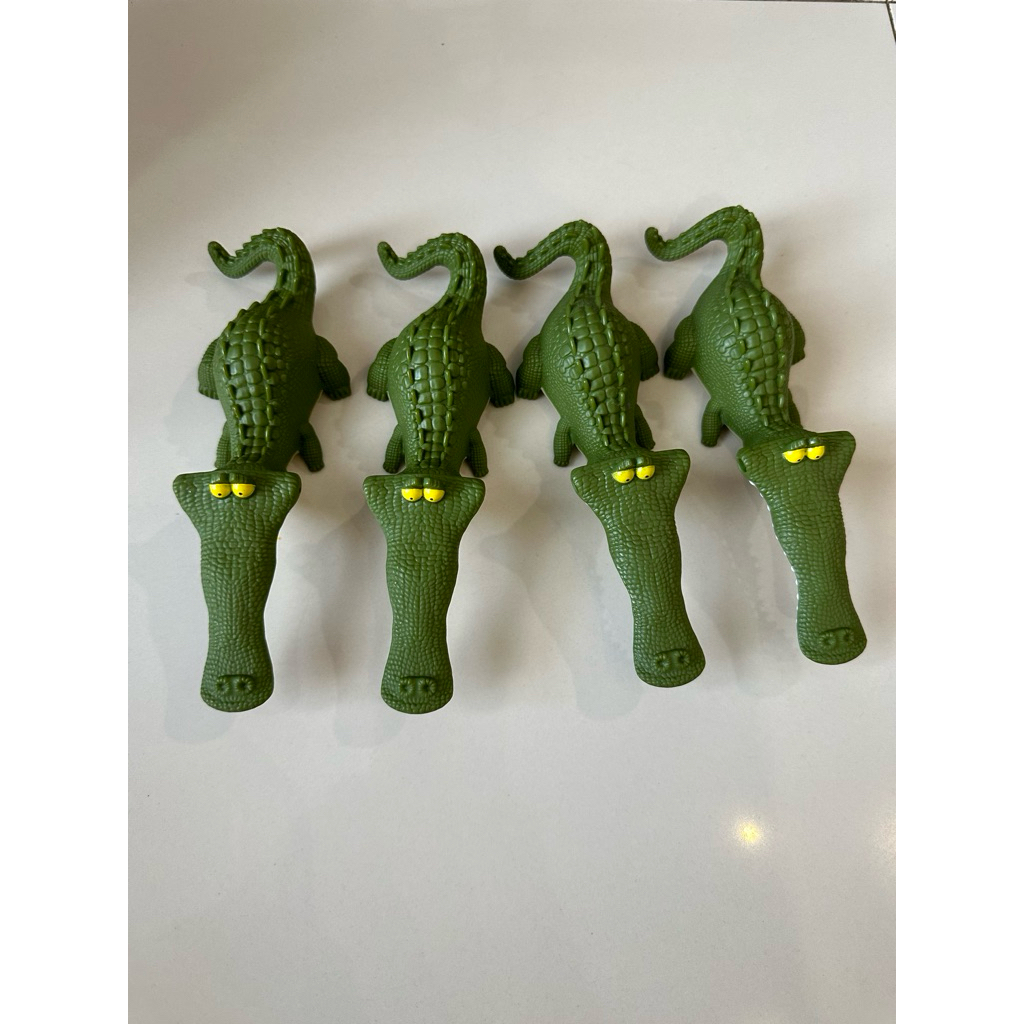 mainan buaya bisa buka mulut ada roda