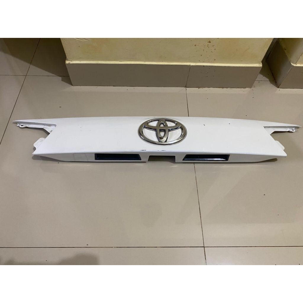 Trunklid trunk lid Toyota Innova reborn venturer 2016 2021 original