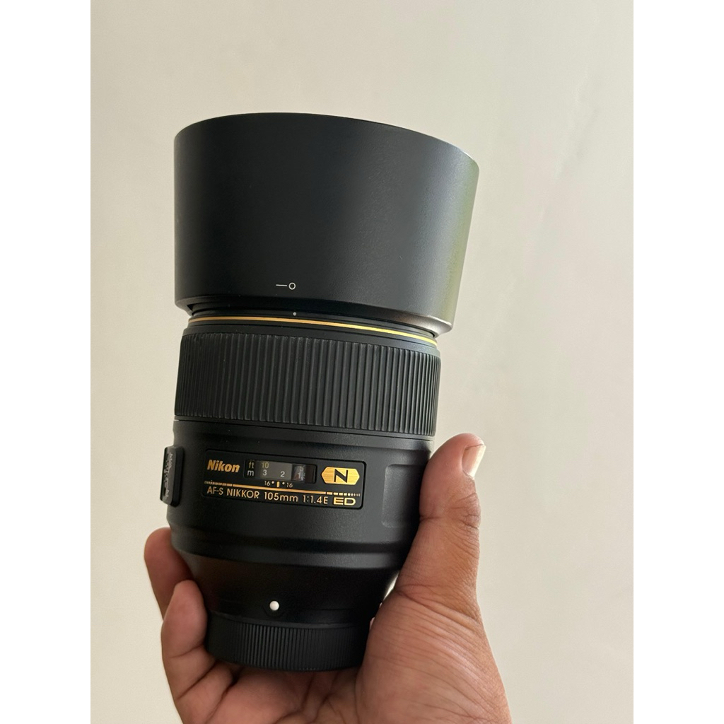 Nikon AF-S 105mm f/1.4 ED N  nikon af-s 105mm f1.4 ed n