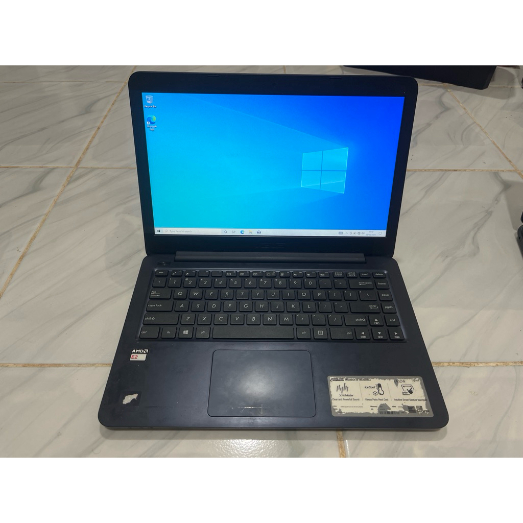 LAPTOP ASUS AMD Ram 4GB /SSD 128GB