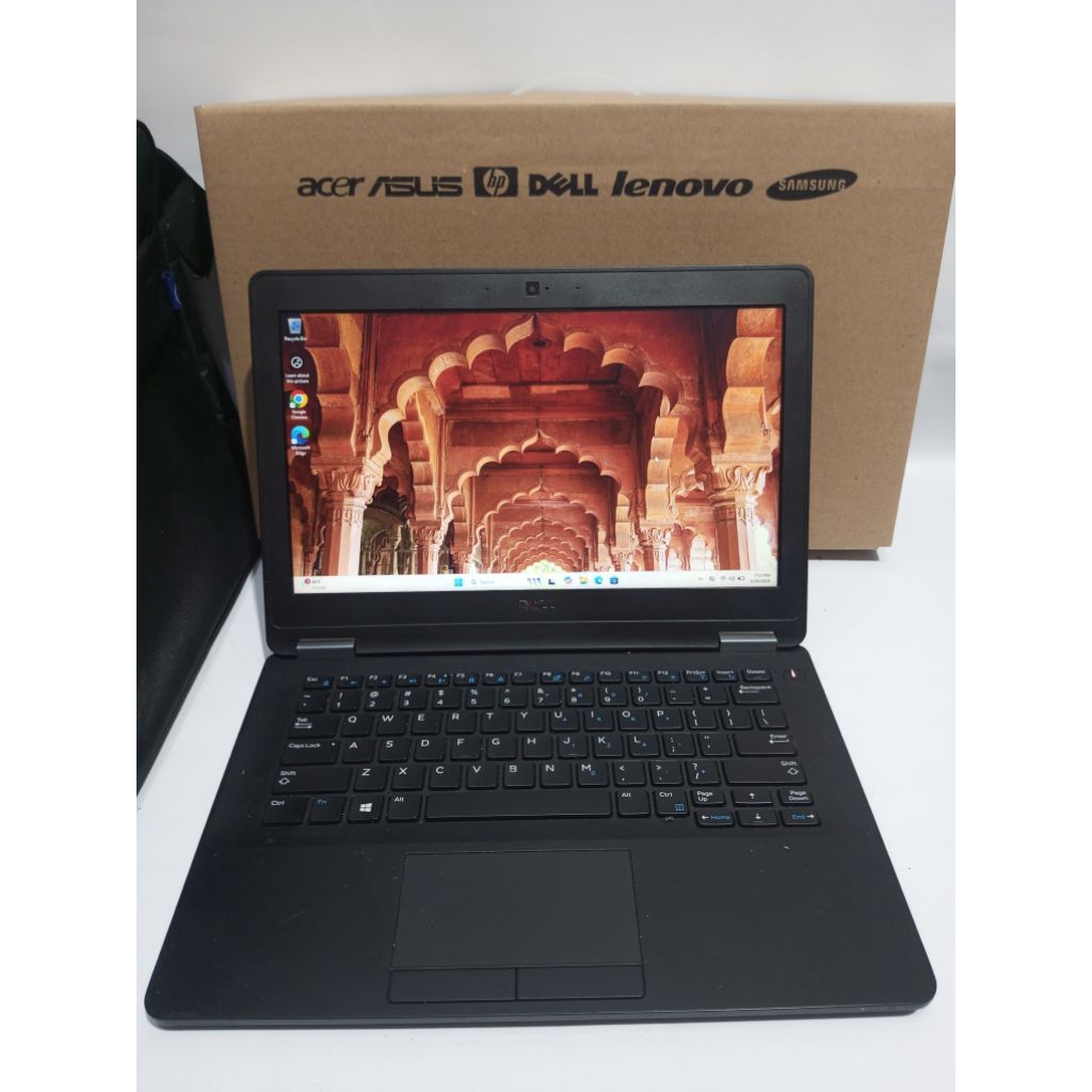 Dell Latitude E7270 Ultrabook Core i7 - 6300U DDR 16GB SSD 256GB LED 12.5" Baterai 3 jam
