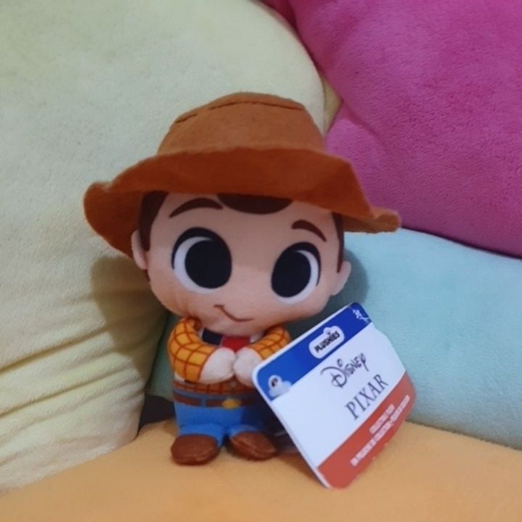 Boneka kecil Woody disney pixar