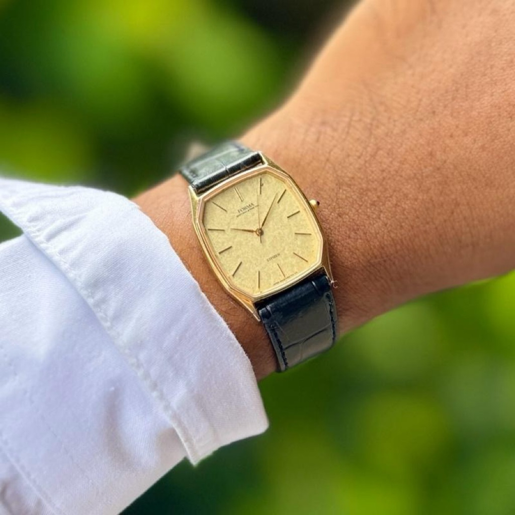 Jam tangan citizen tank forma gold langka .Citizen forma tank quartz gold textured  dial rare vintag