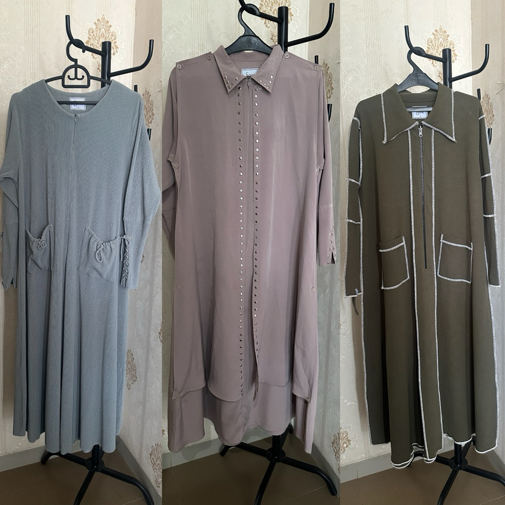 Preloved by Sofni Reverse abaya forest green, Lace Abaya Northern Droplet, Studded Abaya Woodrose si