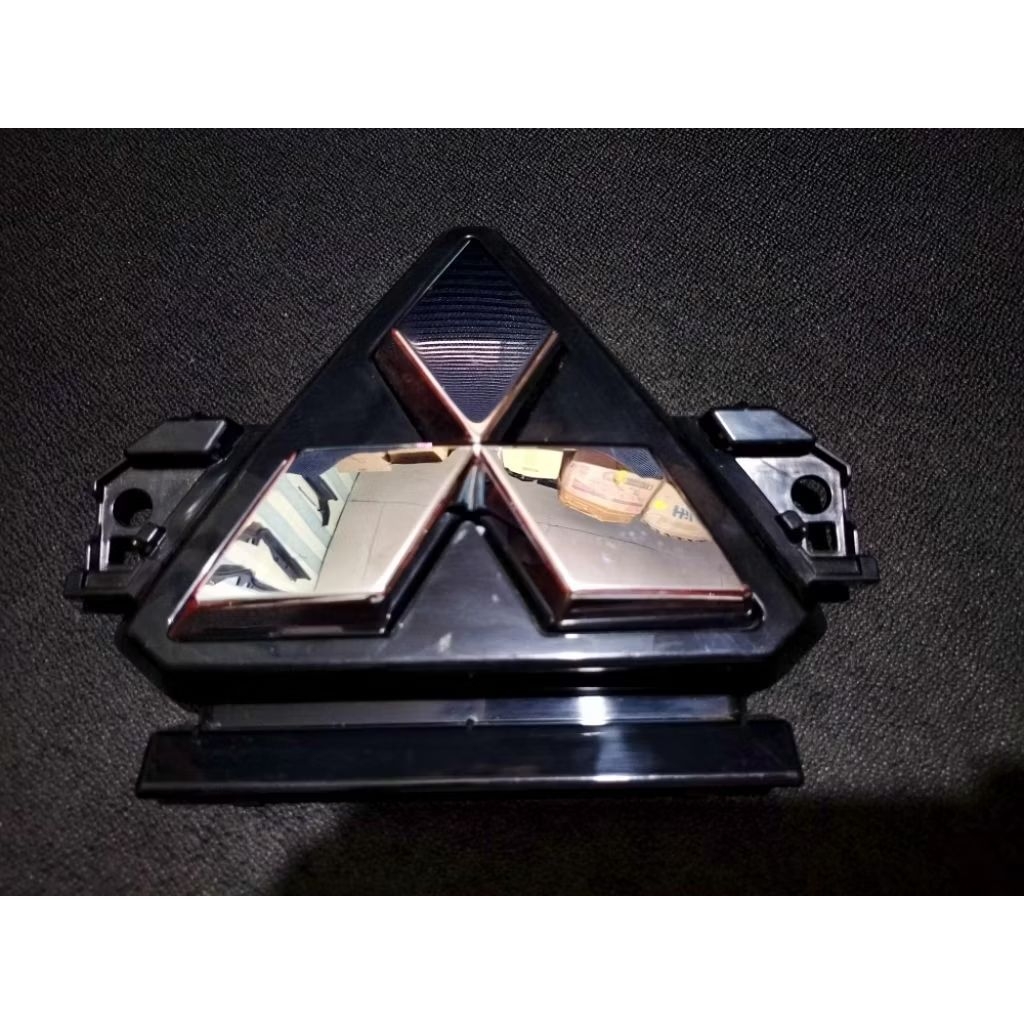 logo emblem Mitsubishi Xpander cross original