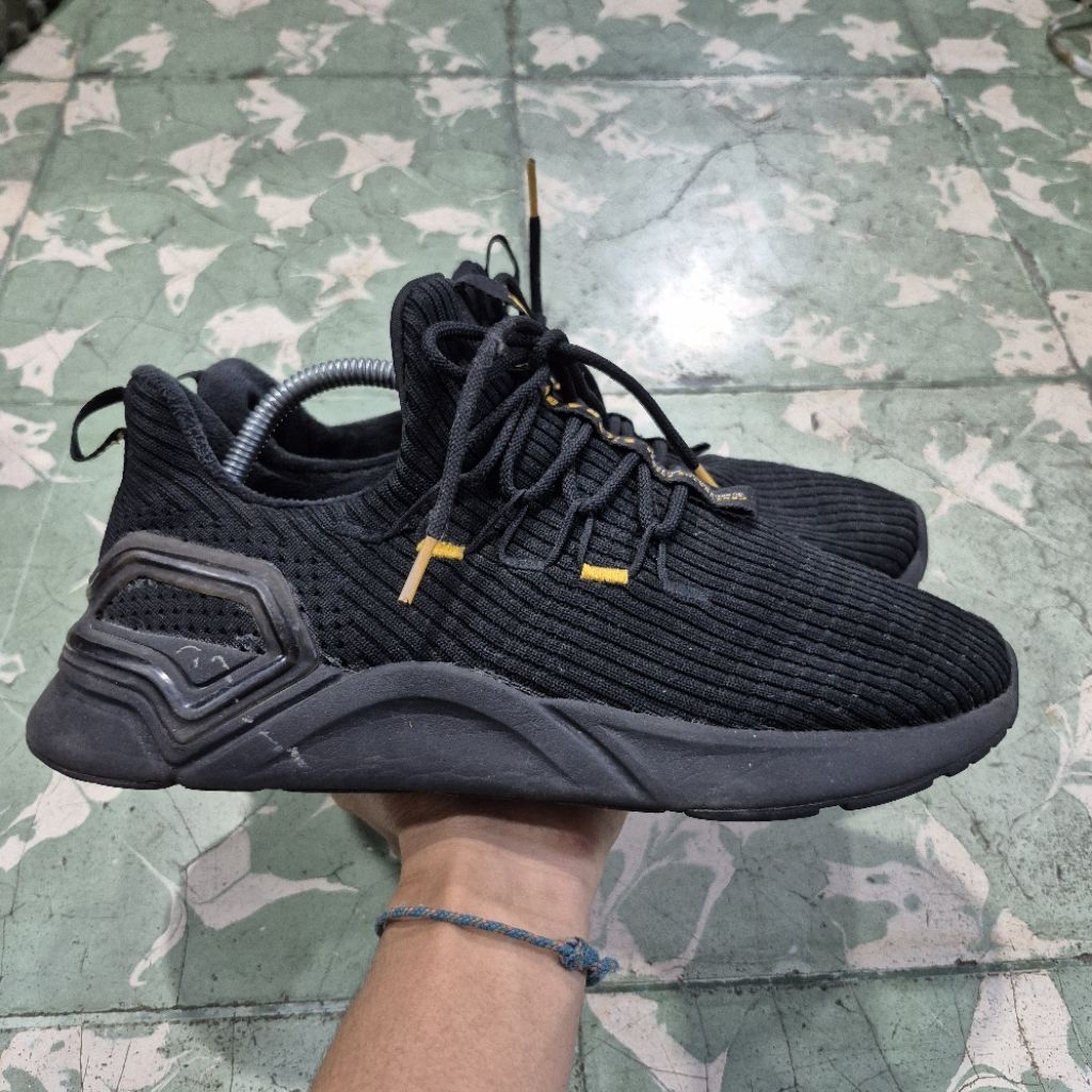 Sepatu Qiaodan Running Pria(42)