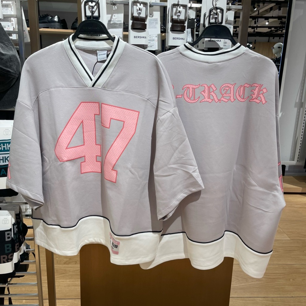 Kaus T-shirt Varsity BERSHKA MEN Jastip (jasa titip)