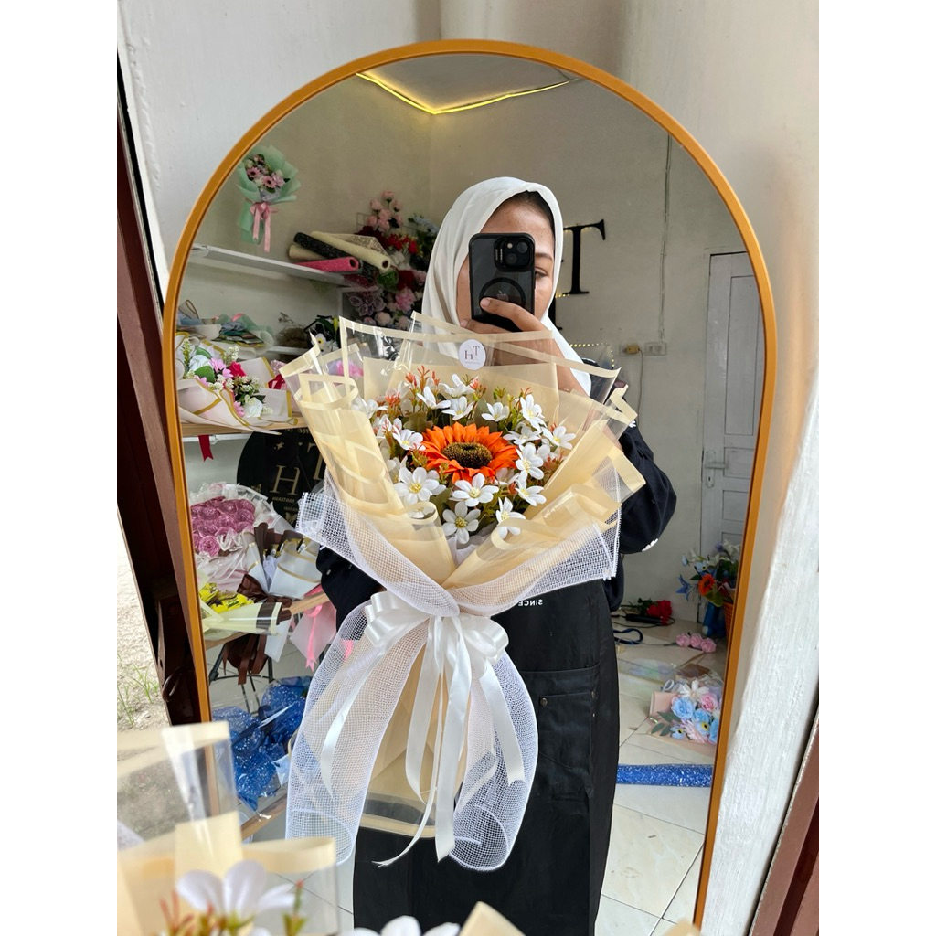 Sun flowers mix putik putih,Warna bunga kertas bisa riques semua produk include kartu ucapan