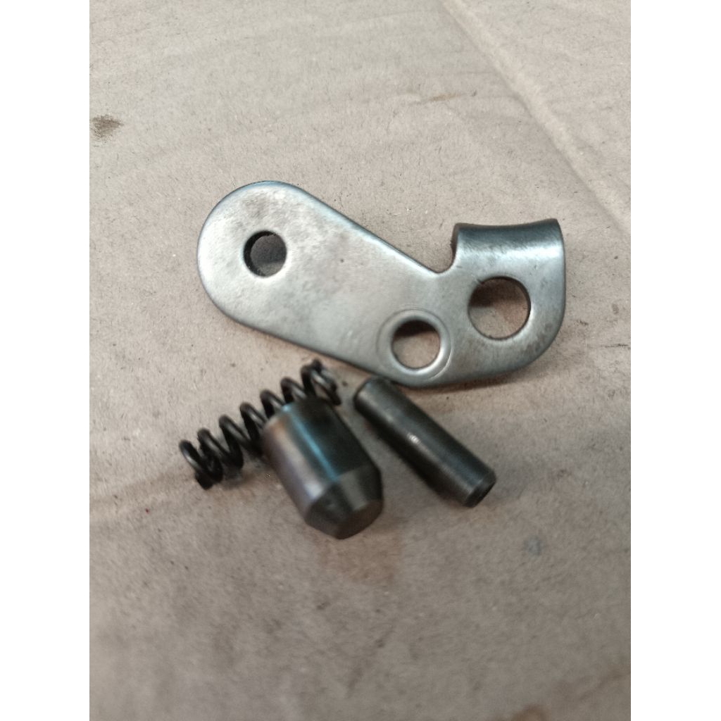 plat penahan lidah stasioner dan pen penahan bearing kruk as Vario 125,150