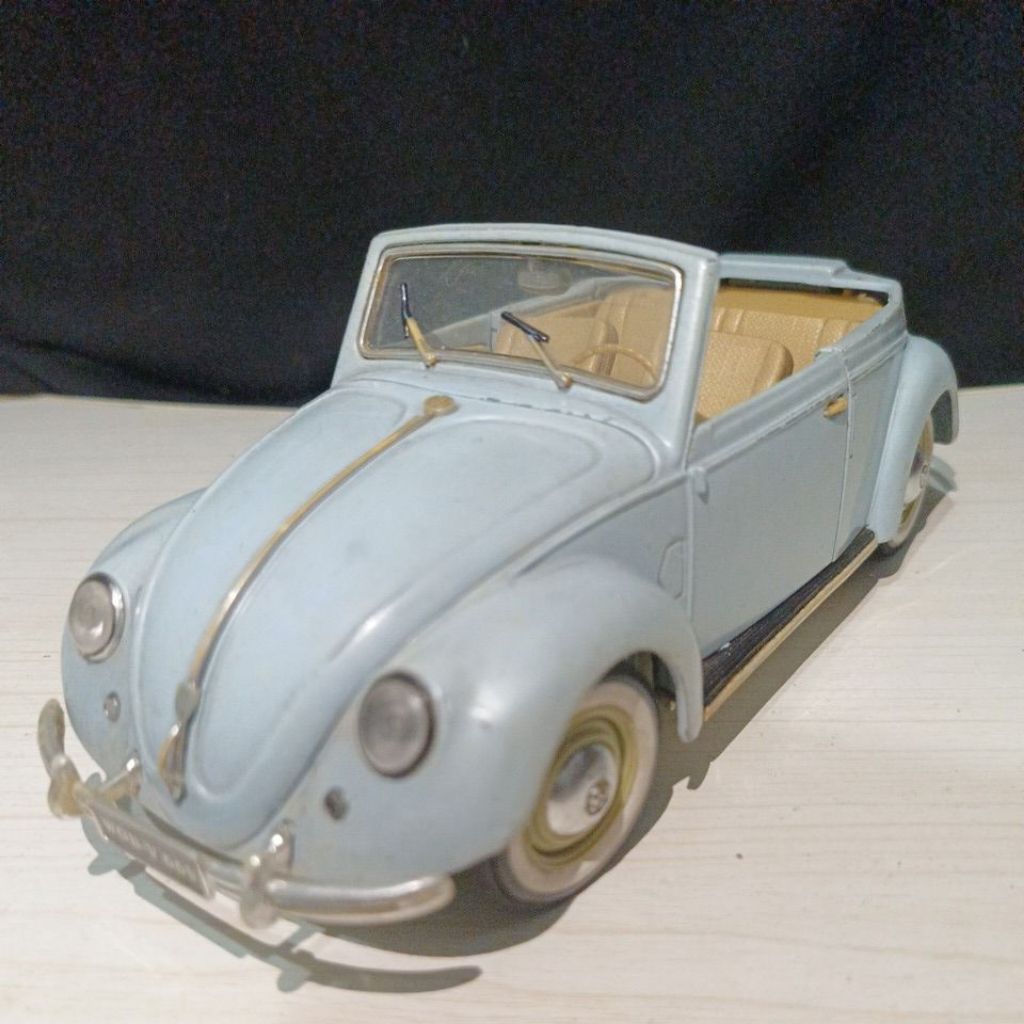 diecast Volkswagen Beetle Cabriolet 1951 skala 1:18 Maisto