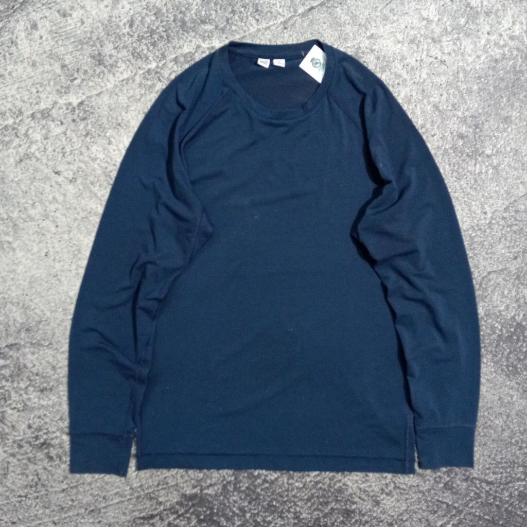 Kaos longsleeve basic polos UNIQLO U navy murah size M