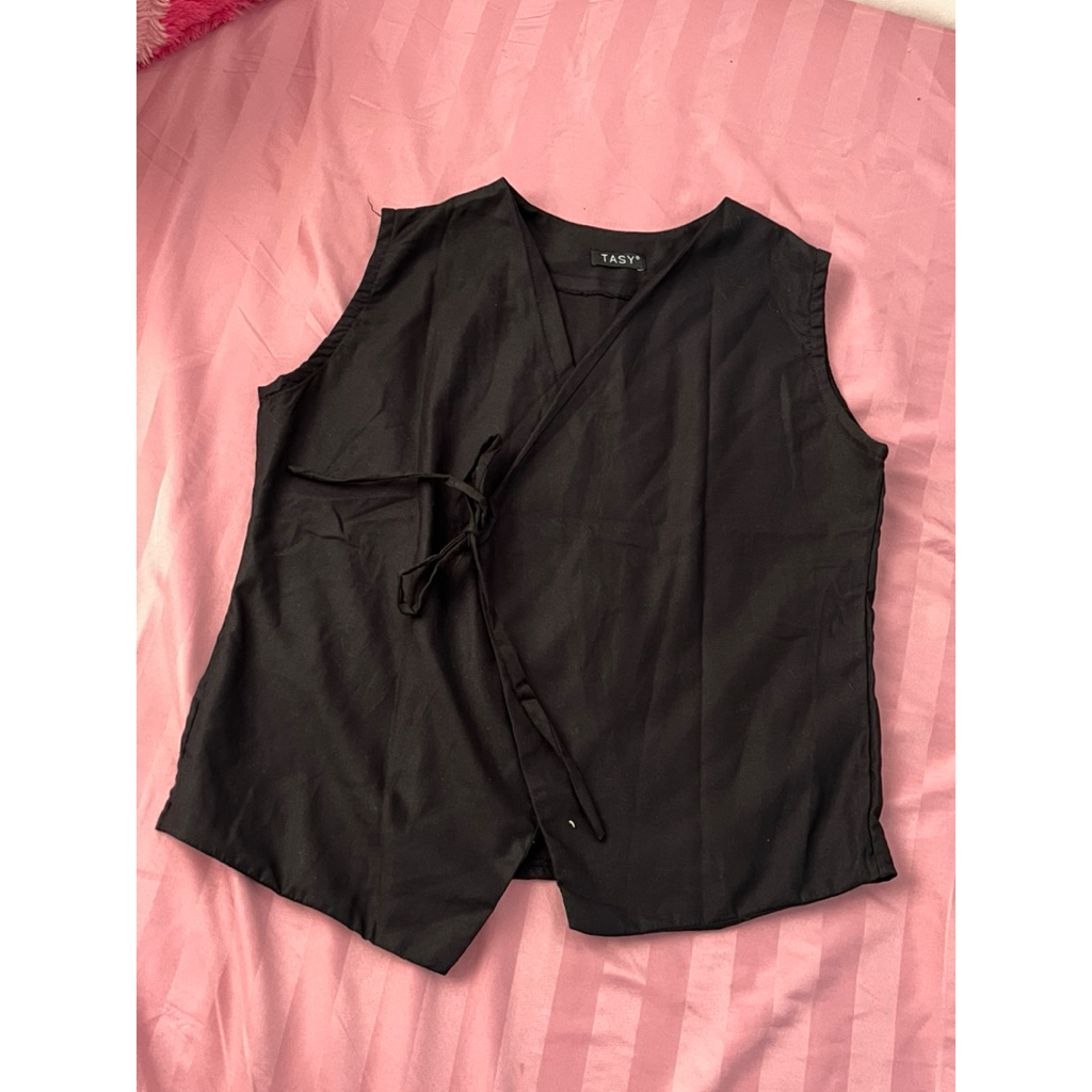 preloved vest hitam