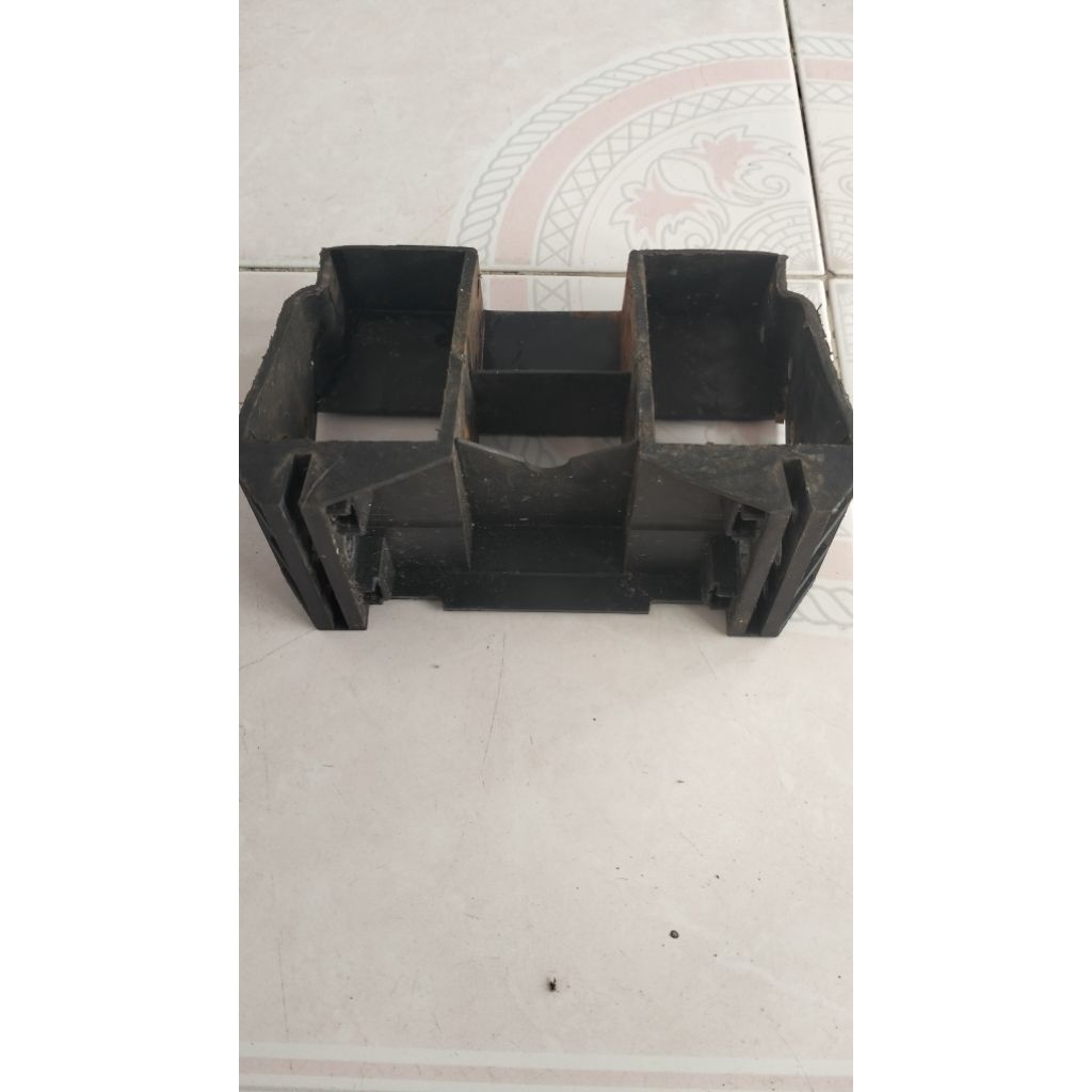 Sparepart konektor bodi skuter pedal roda 3 bekas normal