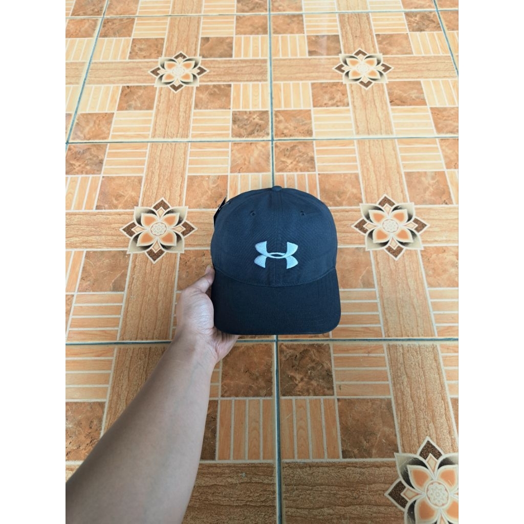TOPI UNDER ARMOUR (BNWT)