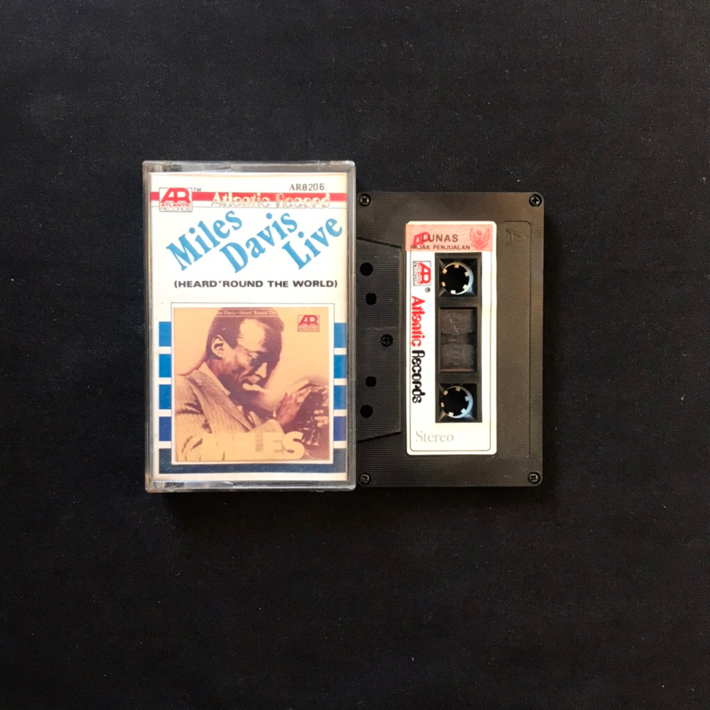 Kaset Miles Davis - Live Heard Round The World