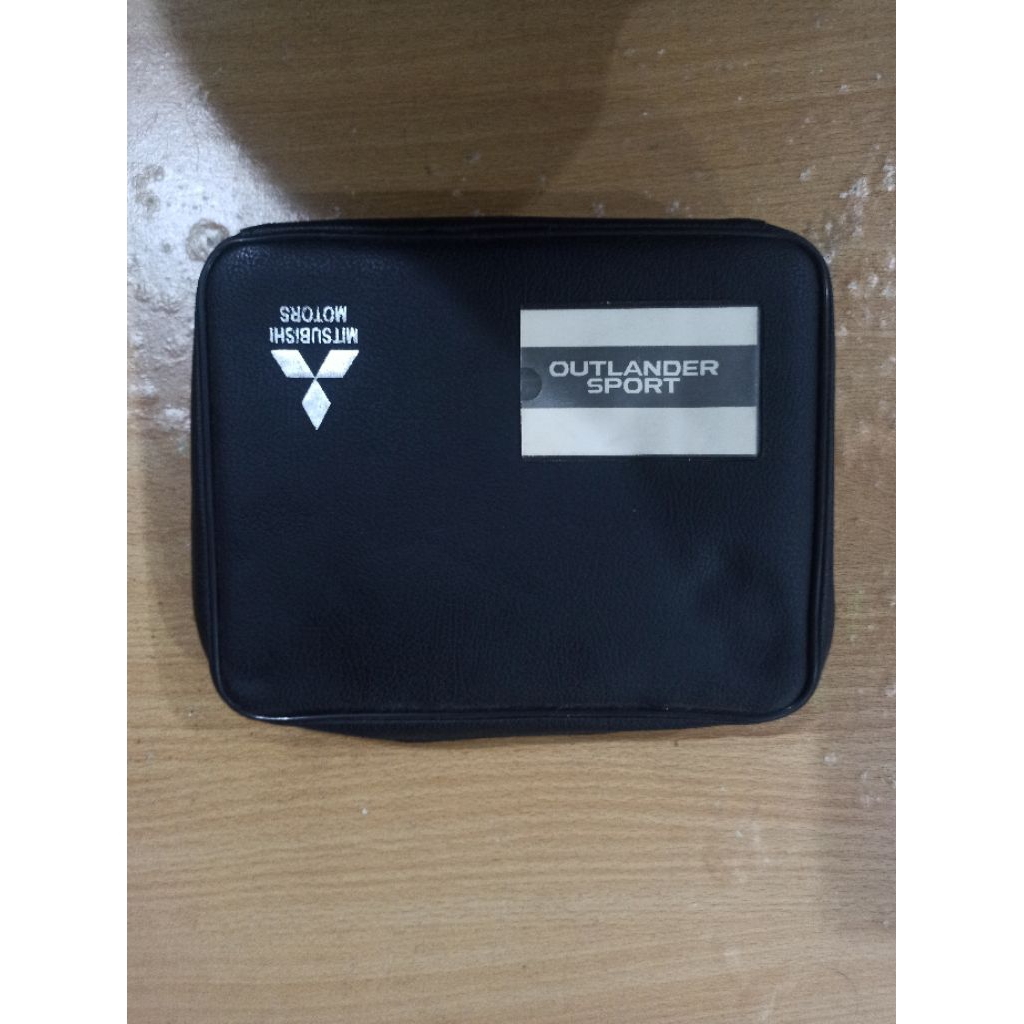 Cover Dompet Buku Service Servis Mitsubishi Outlander