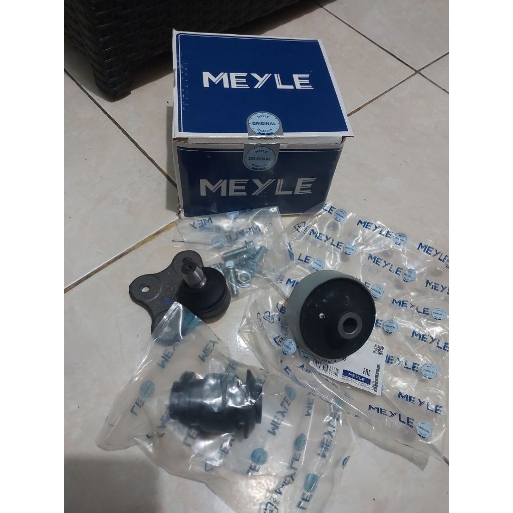 Bushing Lower Arm Depan Fiat Punto