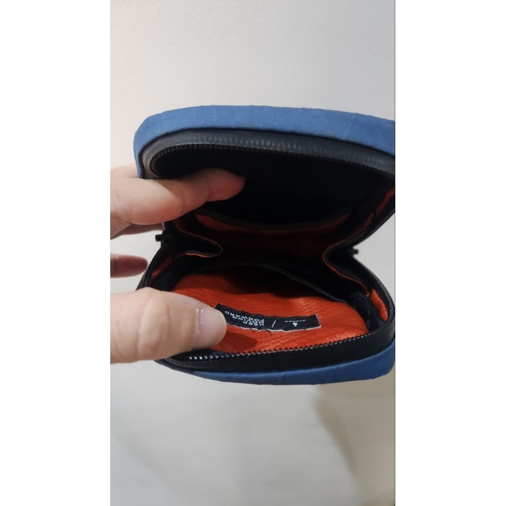 alpaka sling pouch smartphone