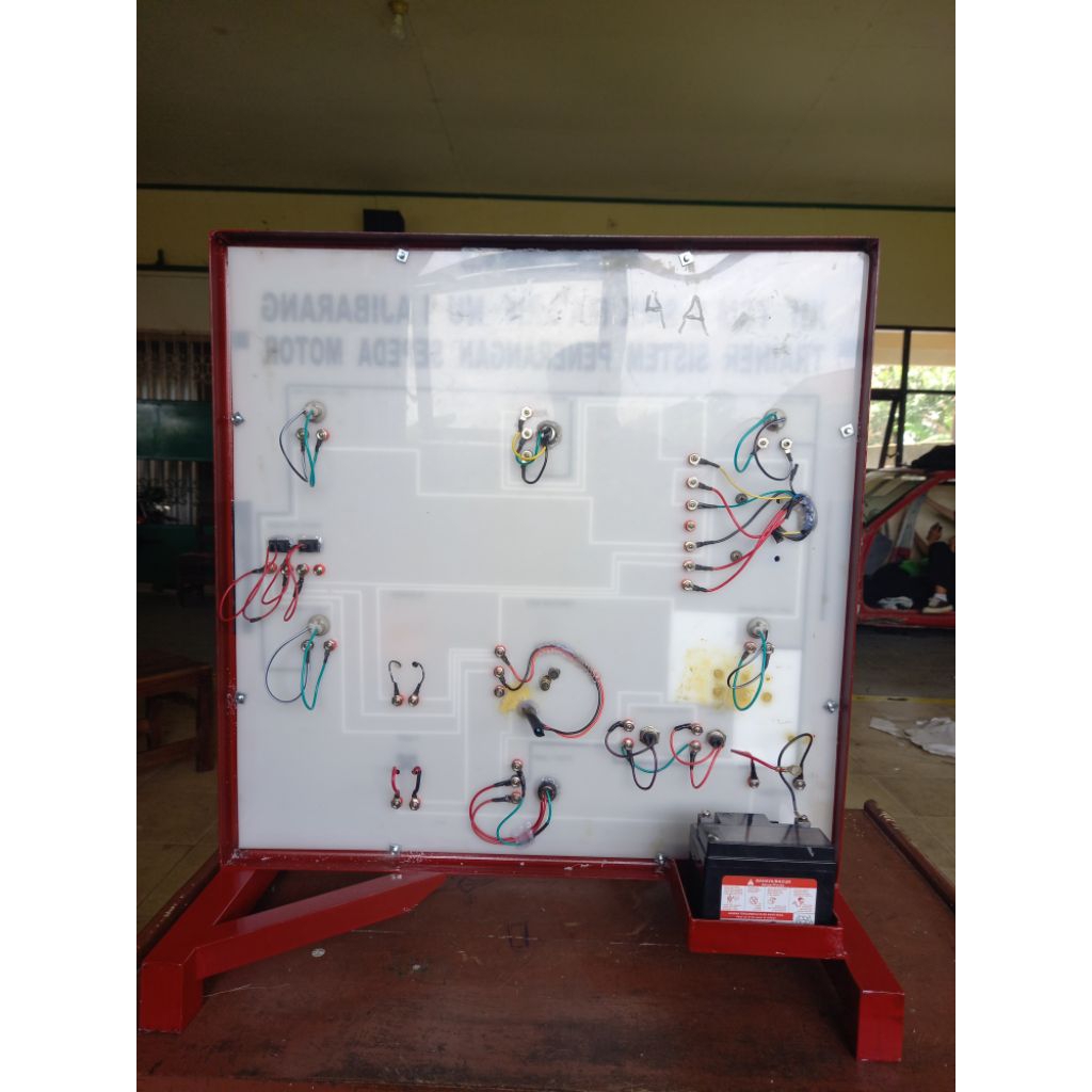 TRAINER SISTEM PENERANAGN SEPEDA MOTOR