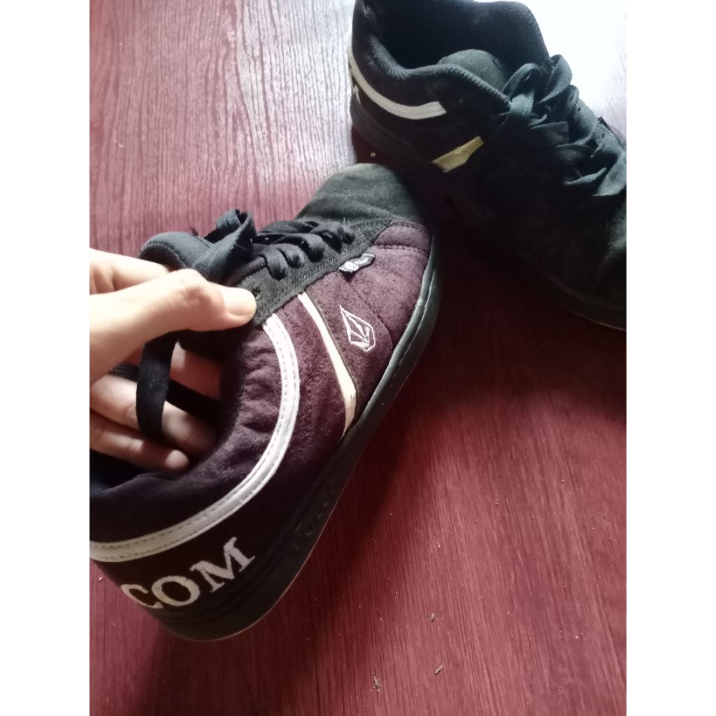 Sepatu Volcom hitam uk 42 Ory