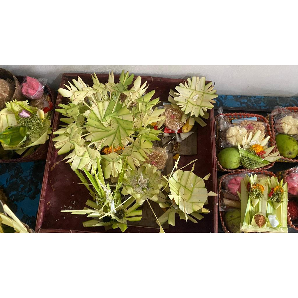 LOW BUDGET BANTEN BUSUNG IBUNG / Banten otonan tumpeng 5 / Banten Ayaban tumpeng 5 / paket lengkap a