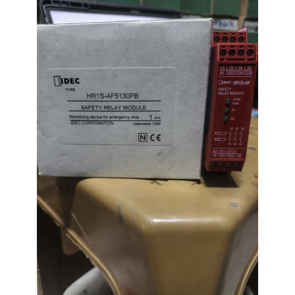 IDEC HR1S AF5130PB SAFETY RELAY MODOLE