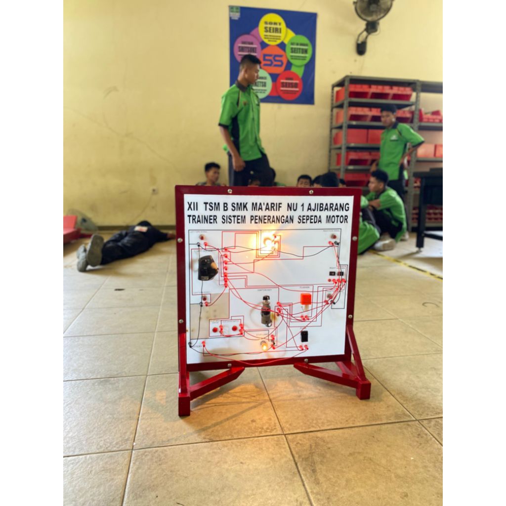 TRAINER SISTEM PENERANGAN SEPEDA MOTOR