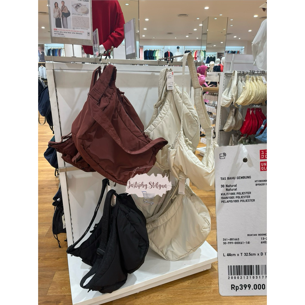 UNIQLO | tas bahu gembung parasut