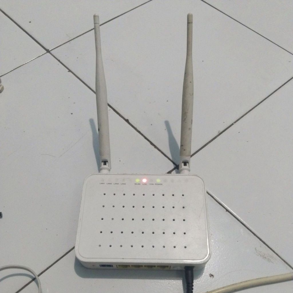 MODEM RAUTER WAFI BDCOM TYPE: ONU MODEL:BDCOM GP1704-4F-F BARANG SESUAI FOTO UNIT NORMAL