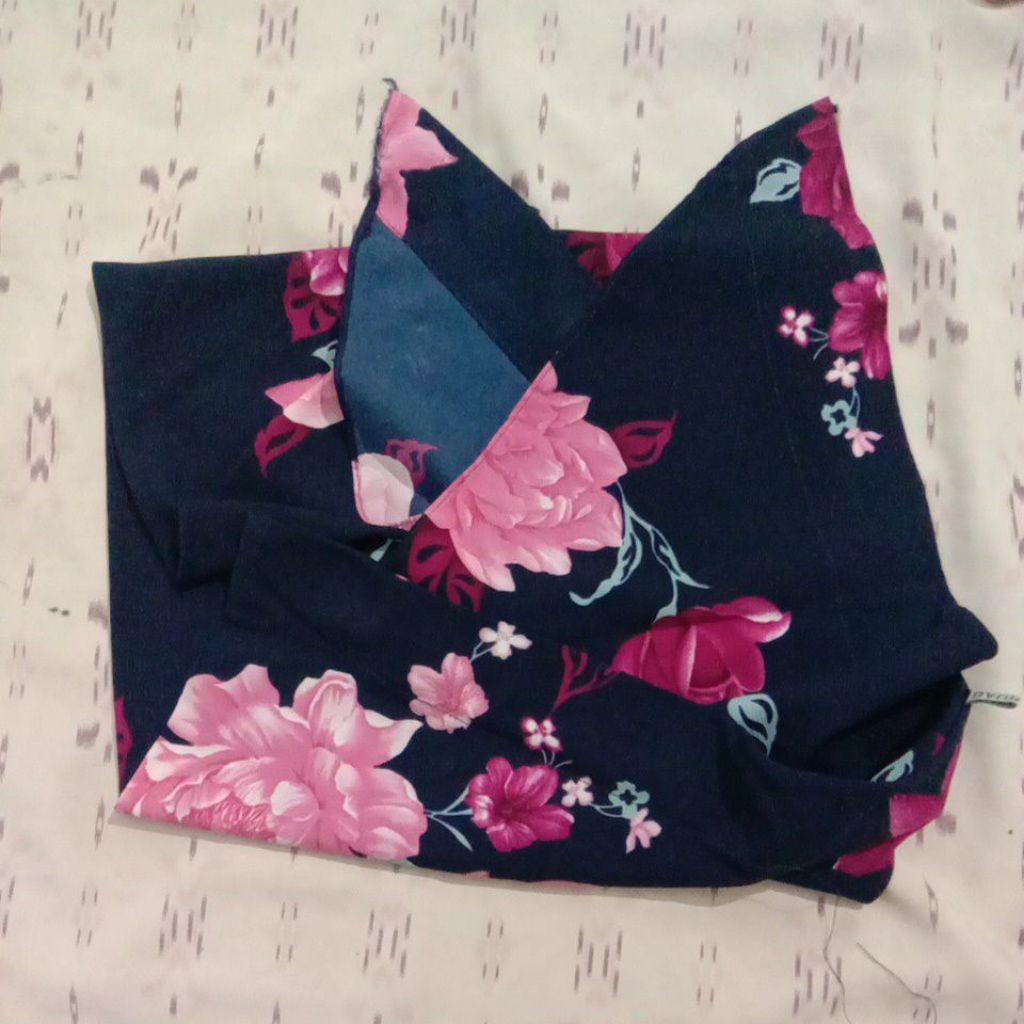 Hijab Oblong Segitiga Instan Pet Motif Bunga Bunga Preloved Vazya Hijab