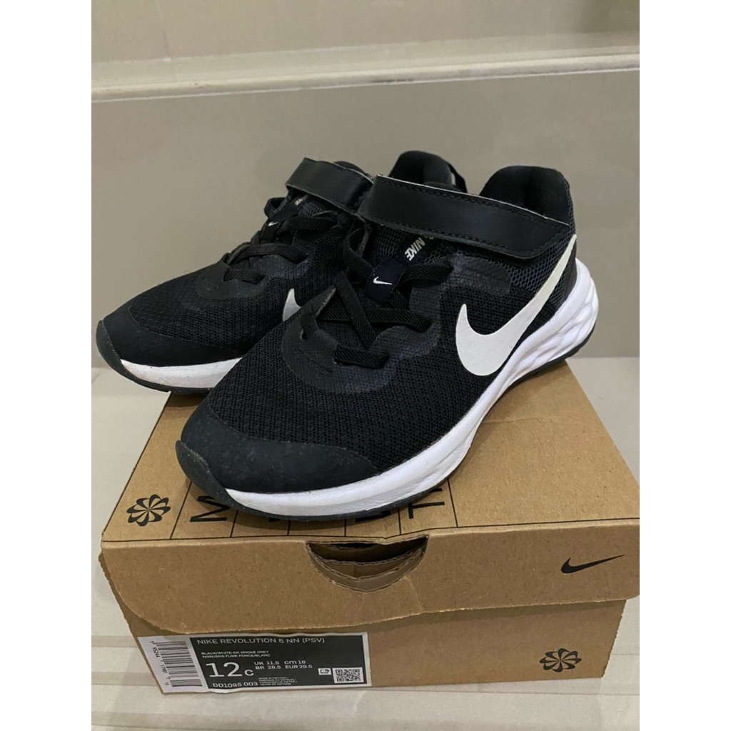 Nike Revolution 6 kids