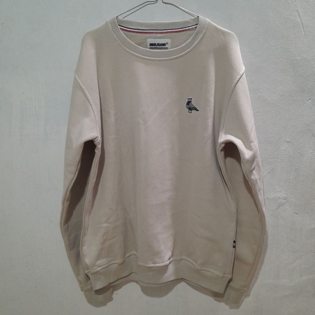 [PRELOVED] Crewneck Hooligans Pigeon Light Gray - Size XL Original