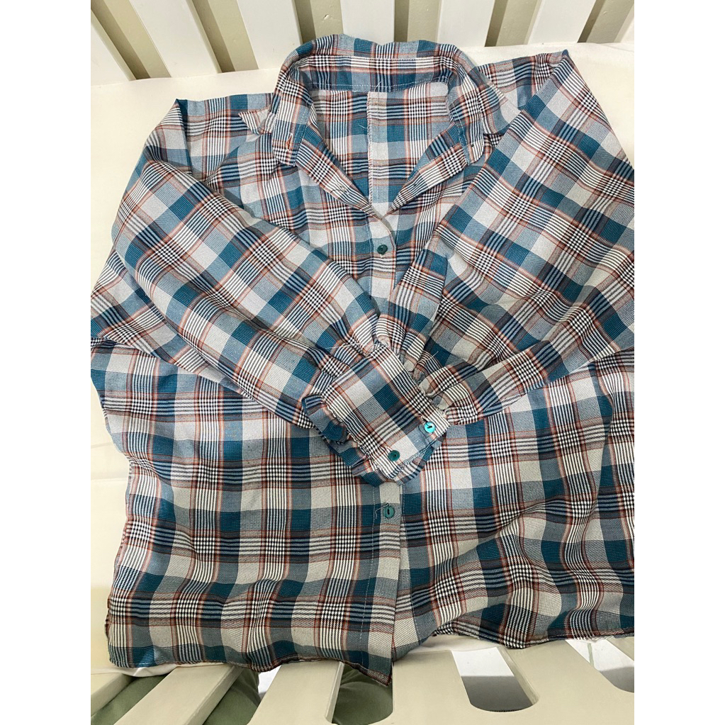 kemeja kotak kotak wanita oversize