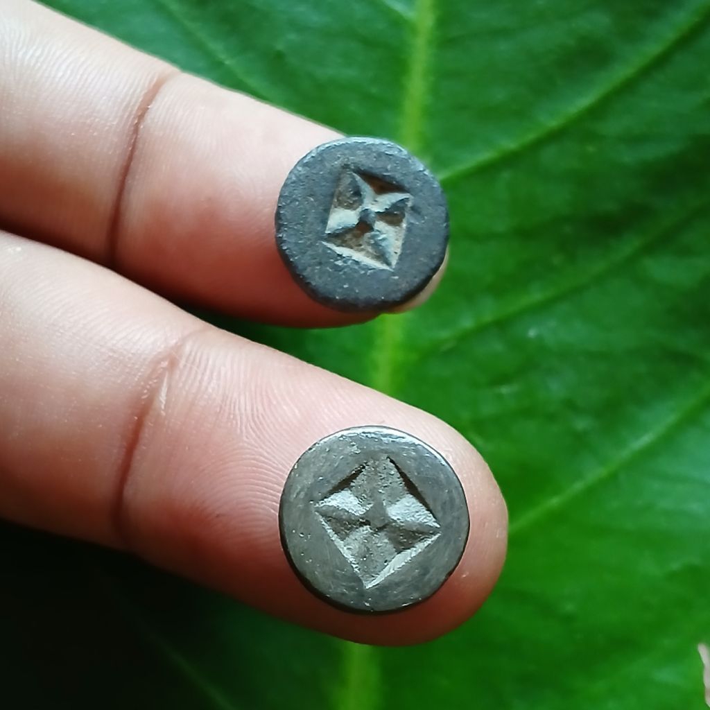 Koleksi Temuan Sungai 2 Biji Koin Perak KUNO era SriWIJAYA