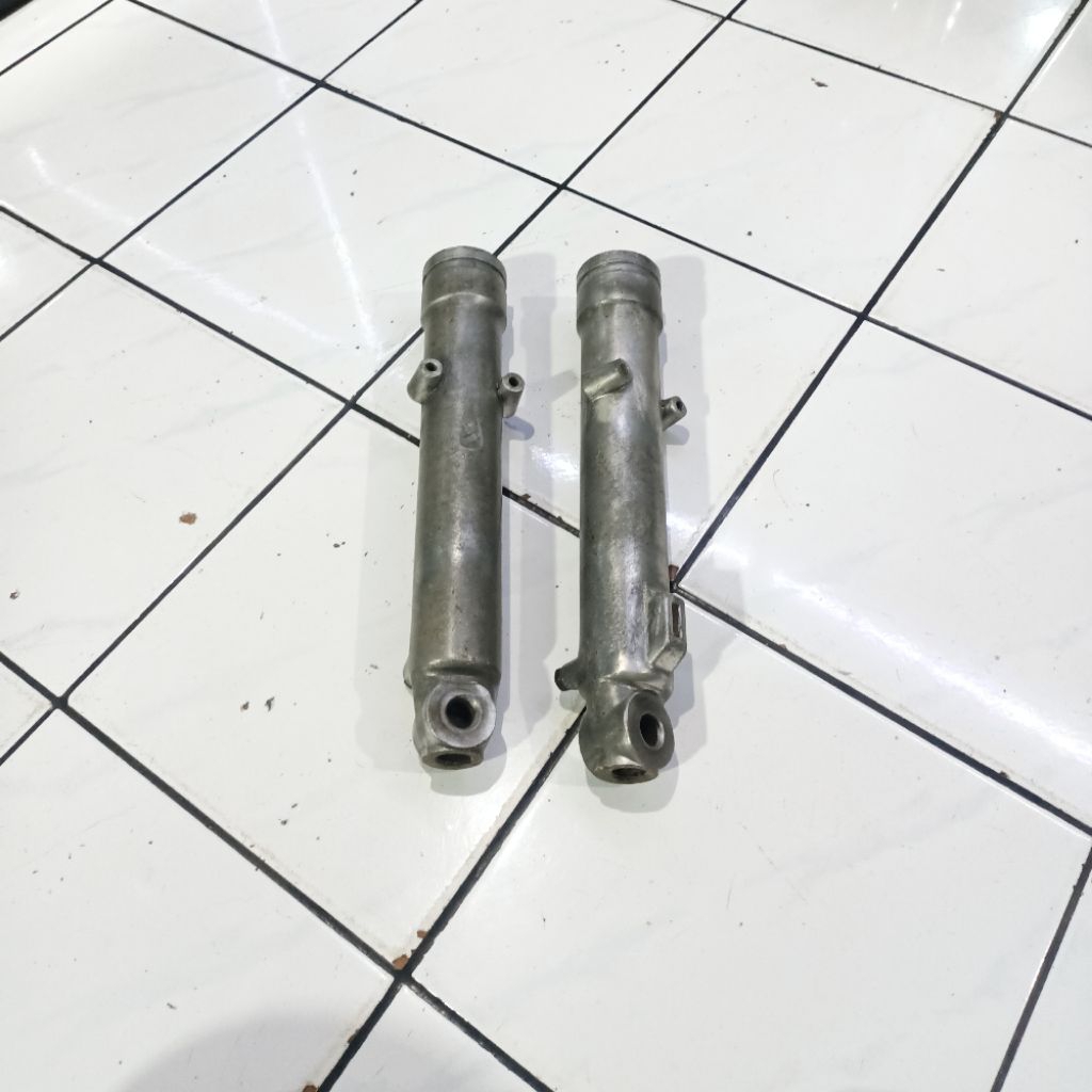 Botton Tabung Shock Depan Honda S90 S90Z S110 Benly Cb 100 Cb 125 Original Copotan