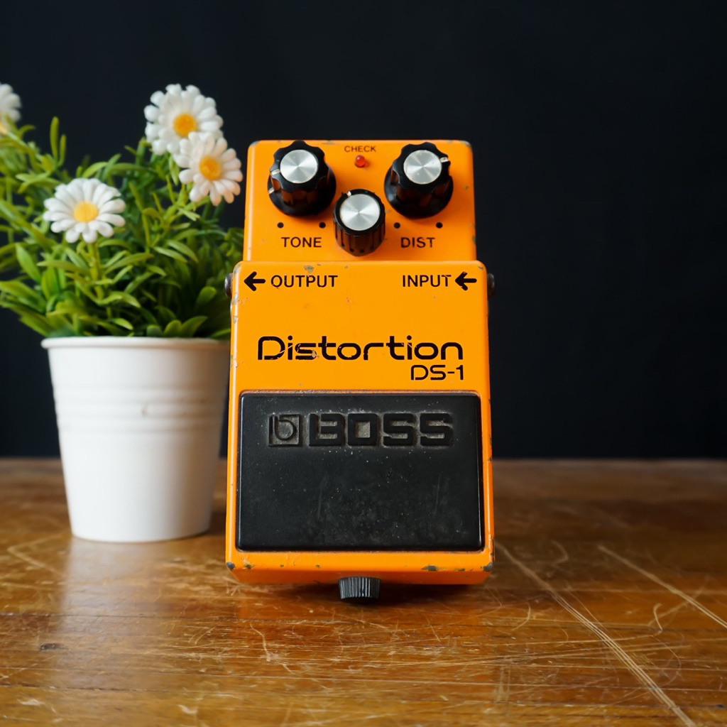 Boss Distortion DS-1 Efek Gitar