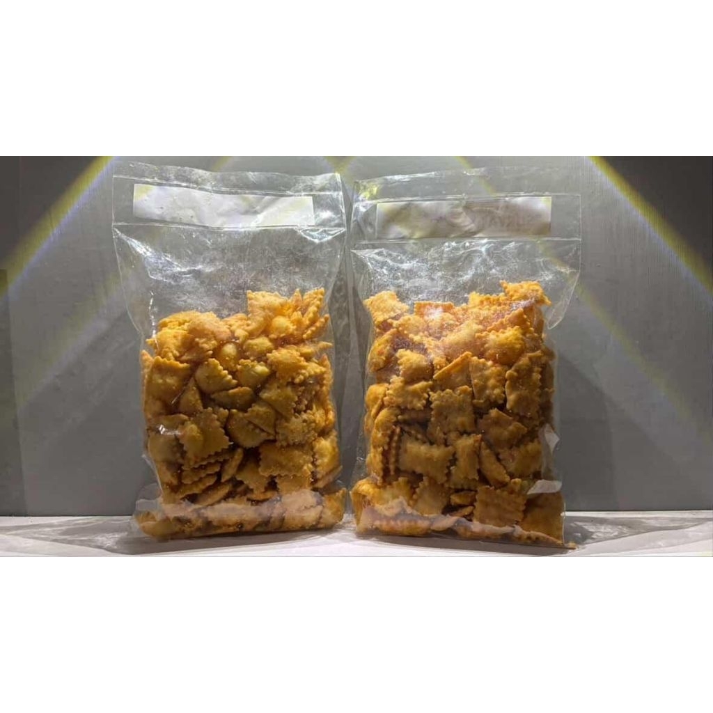 Cemilan murah kripik pangsit pedas manis