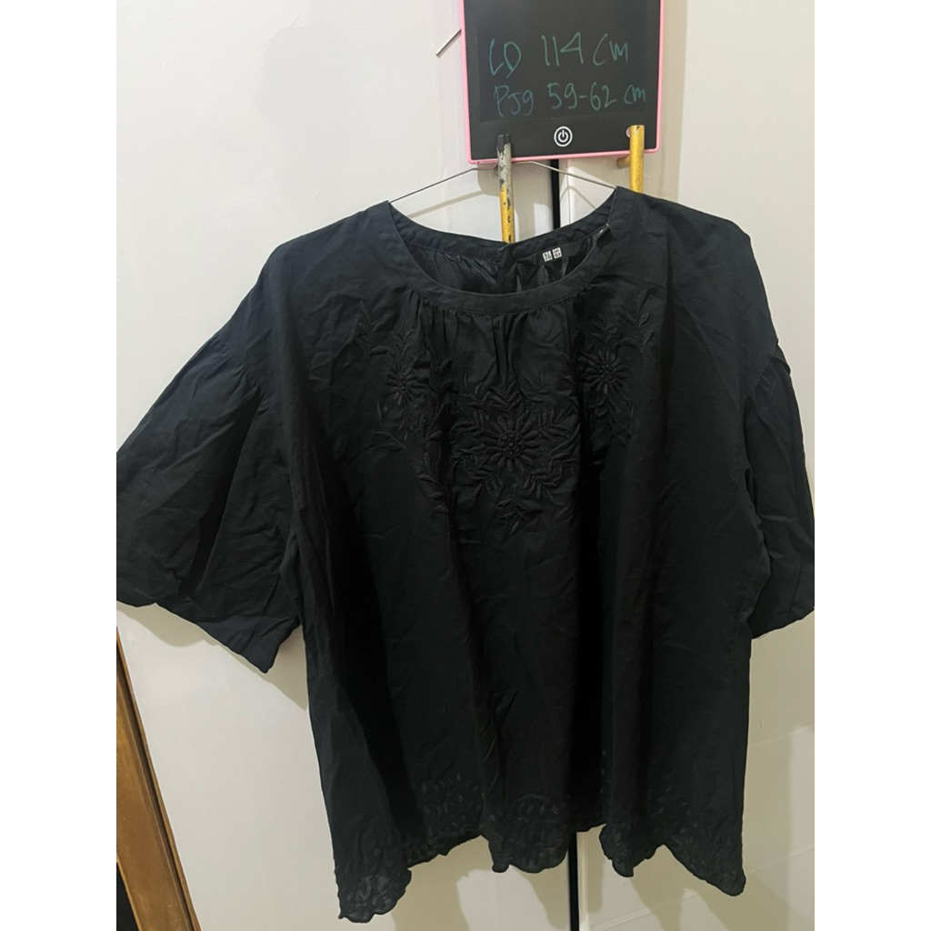 Preloved blouse uniqlo wanita