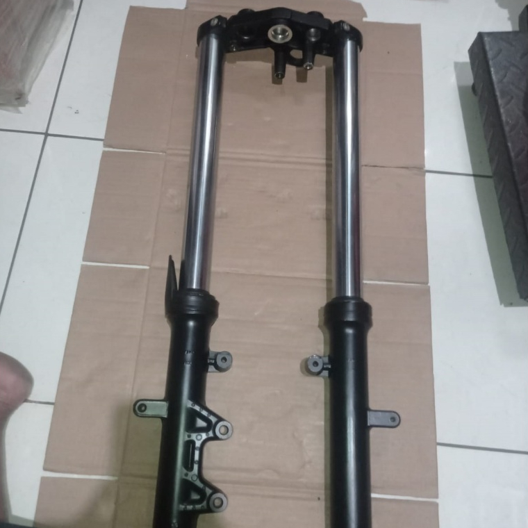 AS SHOCK UPSIDE DOWN YAMAHA R25 OLD KODE 1WD ORIGINAL SET SEGITIGA ATAS