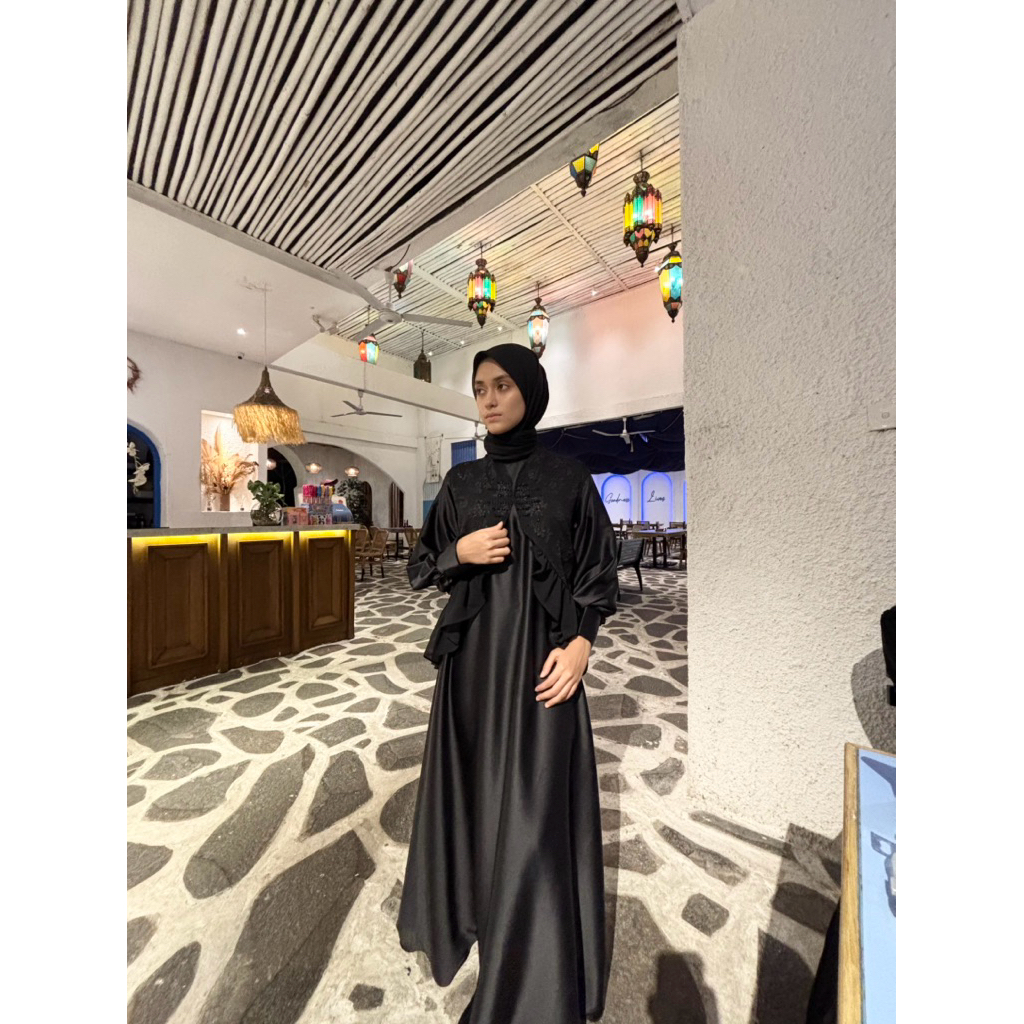 Floral Vest Noir – YAS by Yasmin Qadrie Abaya Cantik Dress Wanita Muslimah Rompi lepas Abaya Hitam S