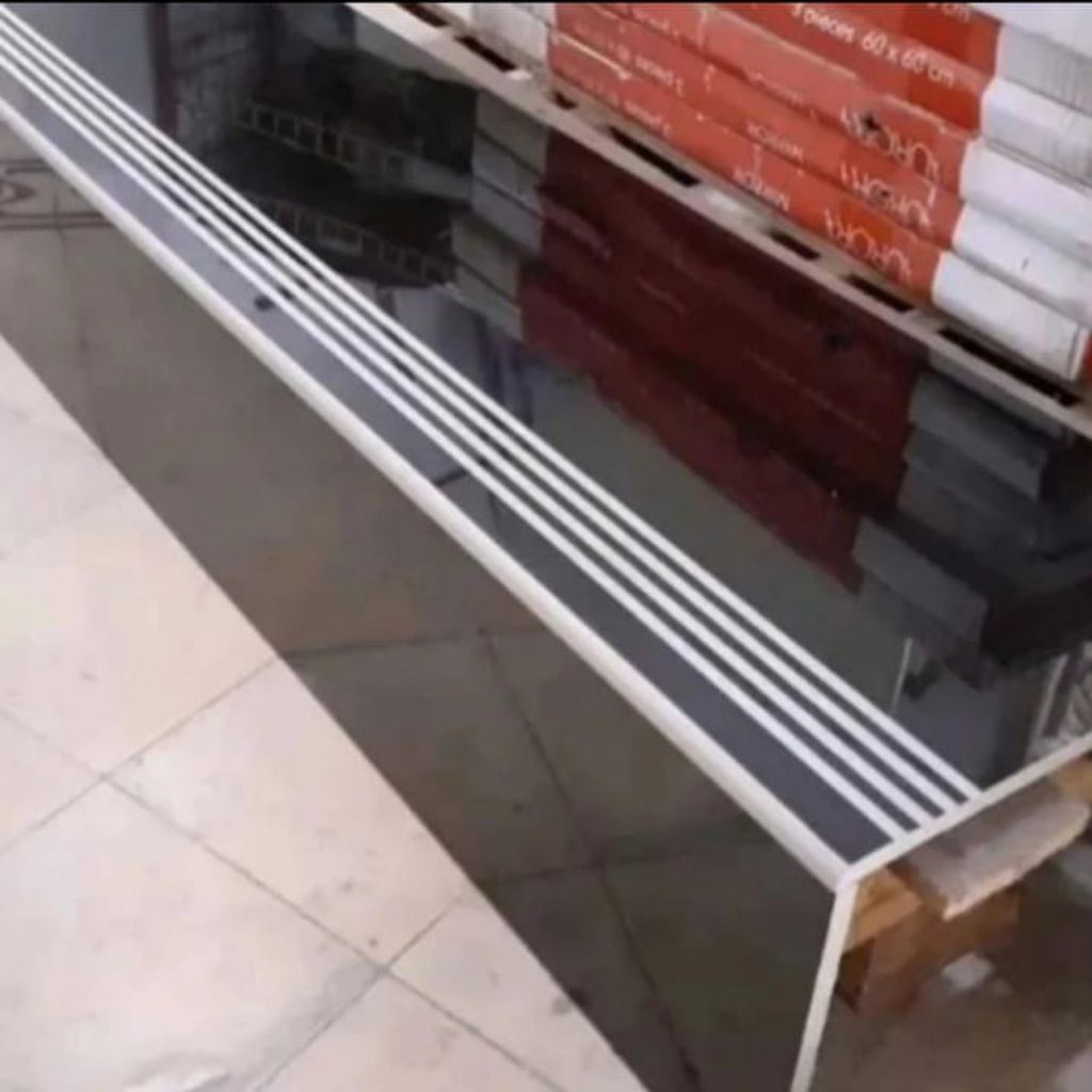 granit lantai pijakan tangga 30x80 80x80 hitam polos glossy