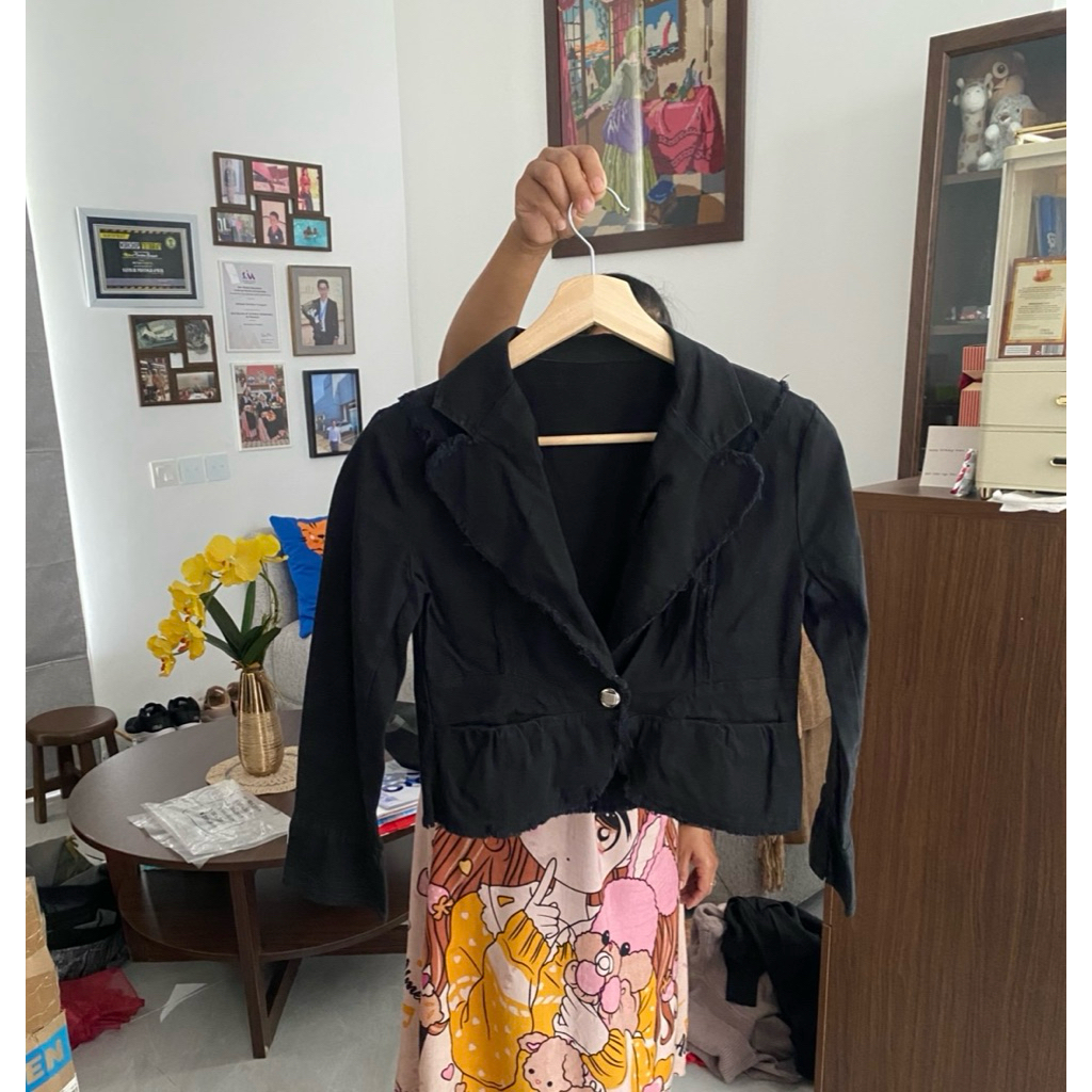 Blazer Hitam Wanita Preloved