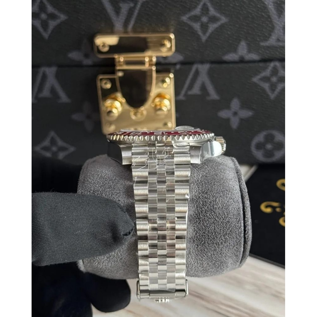 Rolex GMT-Master II “Pepsi” Jubilee – Ikon Elegansi & Petualangan Dunia