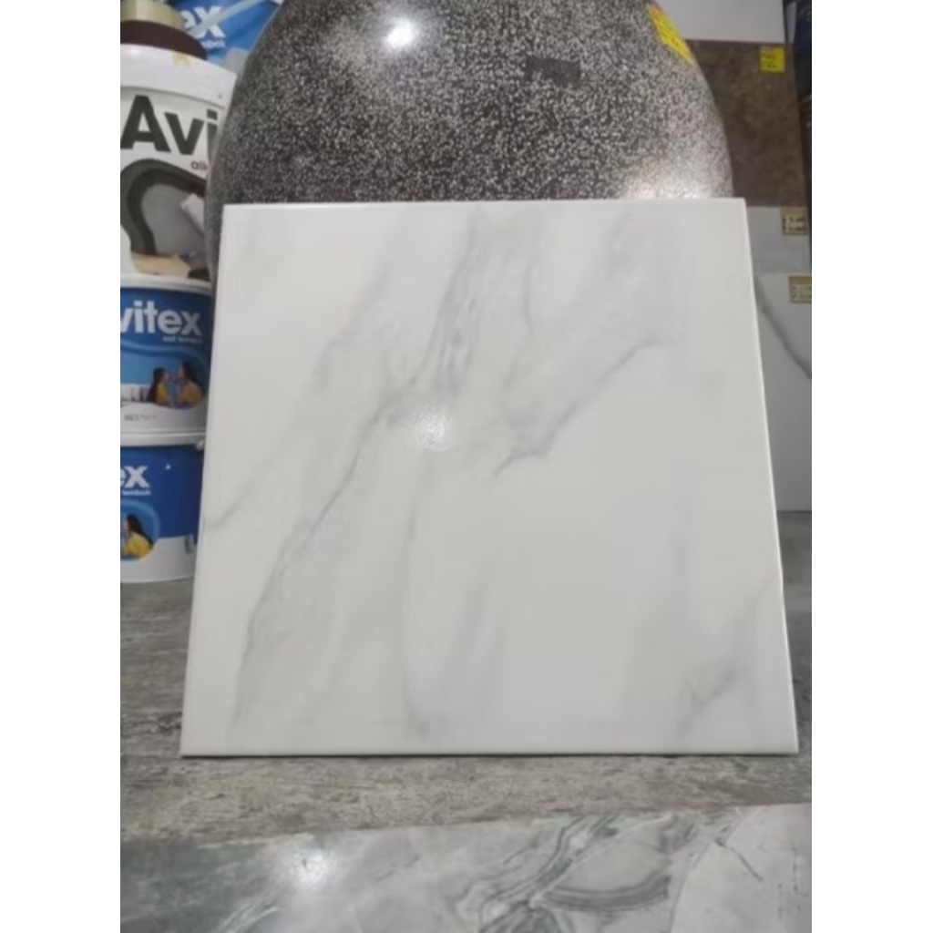 KERAMIK LANTAI AVON GREY 40X40 GLOSSY